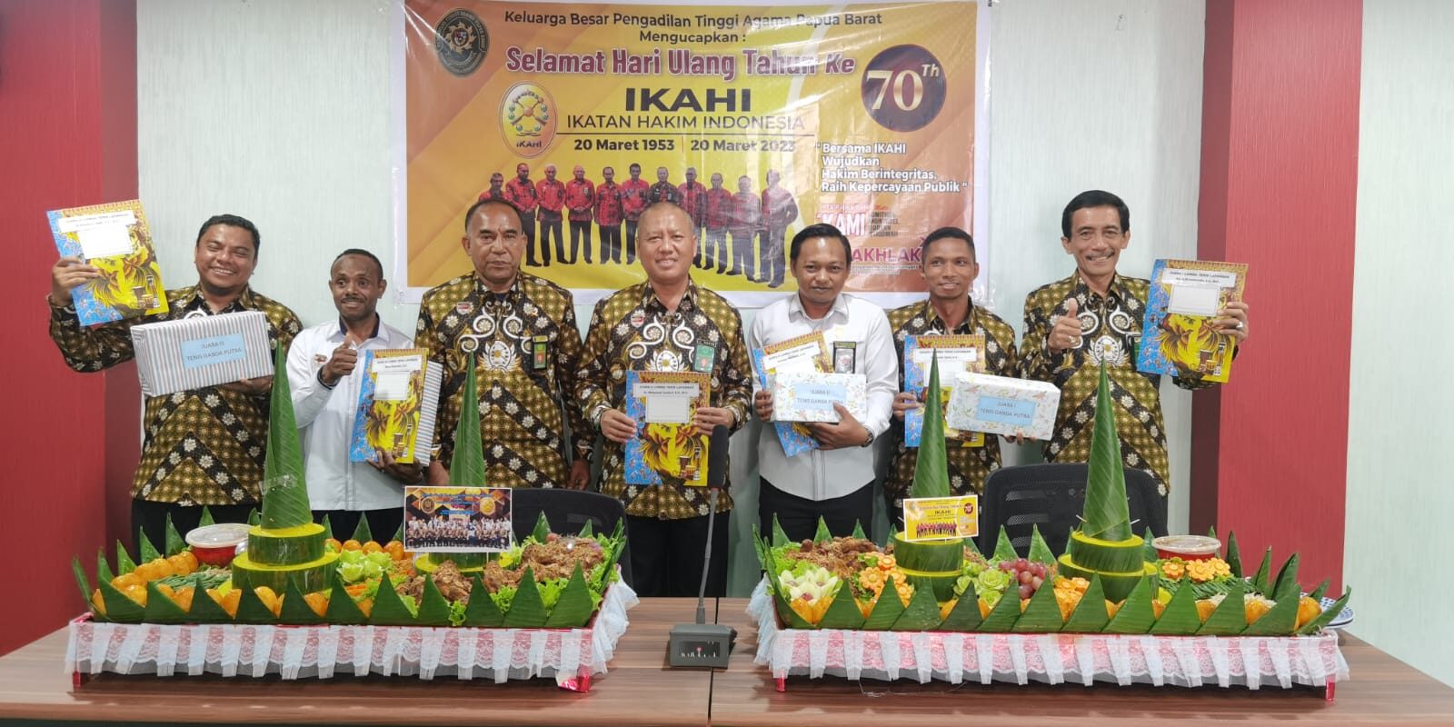 Pemotongan Tumpeng Saat Puncak HUT IKAHI Sekaligus Pengumuman Pemenang Lomba