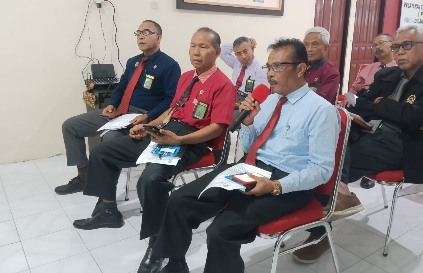 Diskusi Hukum Tentang Administrasi Perkara dan Persidangan di Pengadilan Secara Elektronik