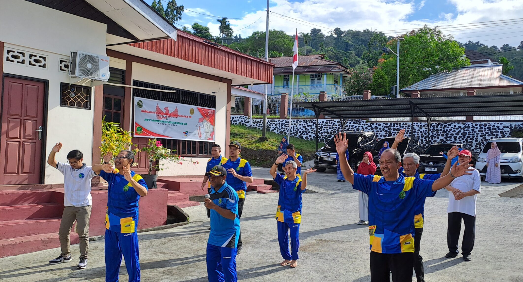 Jumat Sehat, Seluruh Aparatur PTA Papua Barat Melaksanakan Kegiatan Senam Bersama