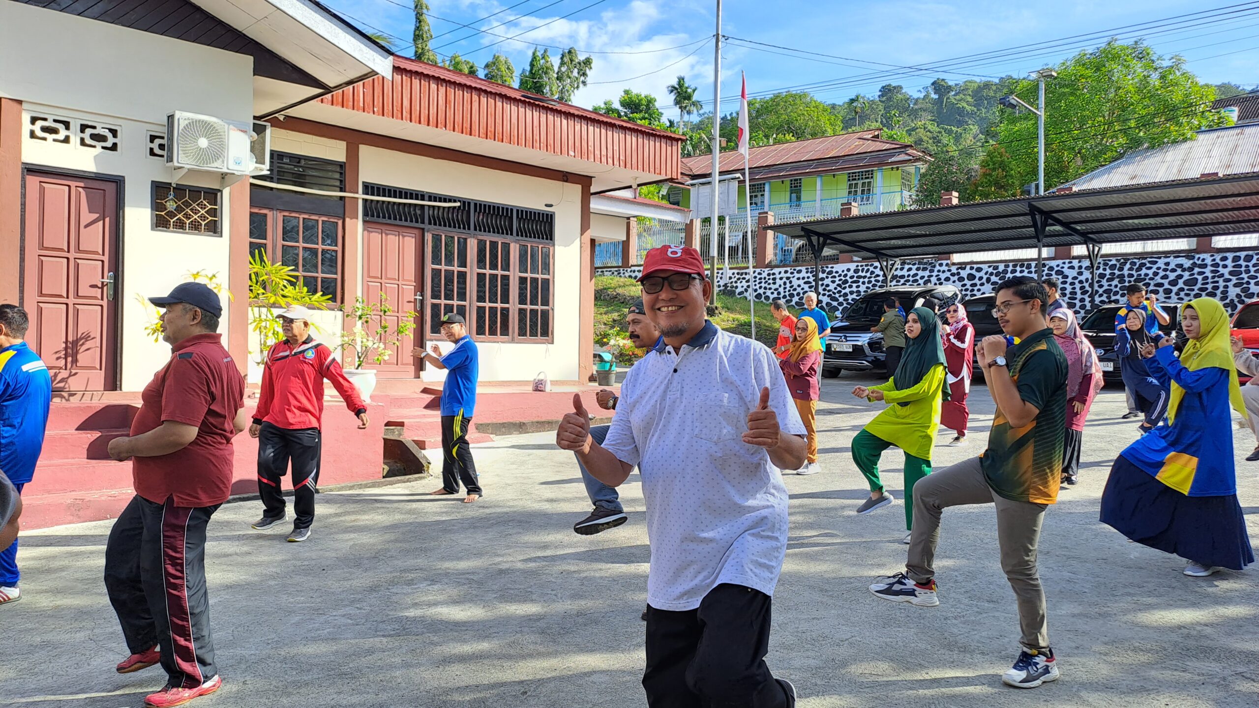 Jumat Sehat, Seluruh Aparatur PTA Papua Barat Melaksanakan Kegiatan Senam Bersama