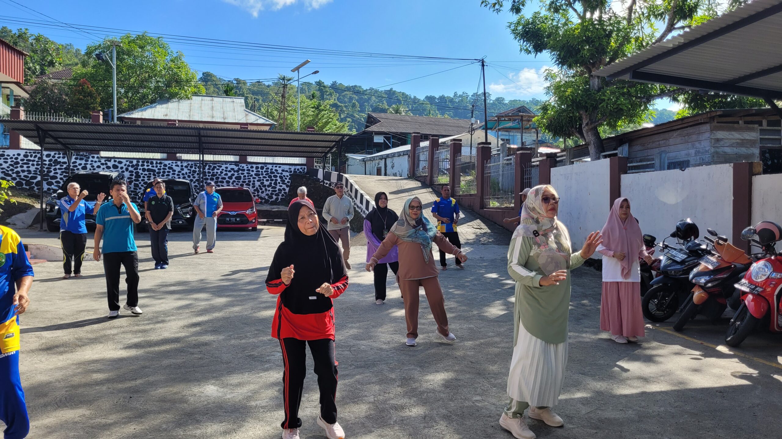 Jumat Sehat, Seluruh Aparatur PTA Papua Barat Melaksanakan Kegiatan Senam Bersama