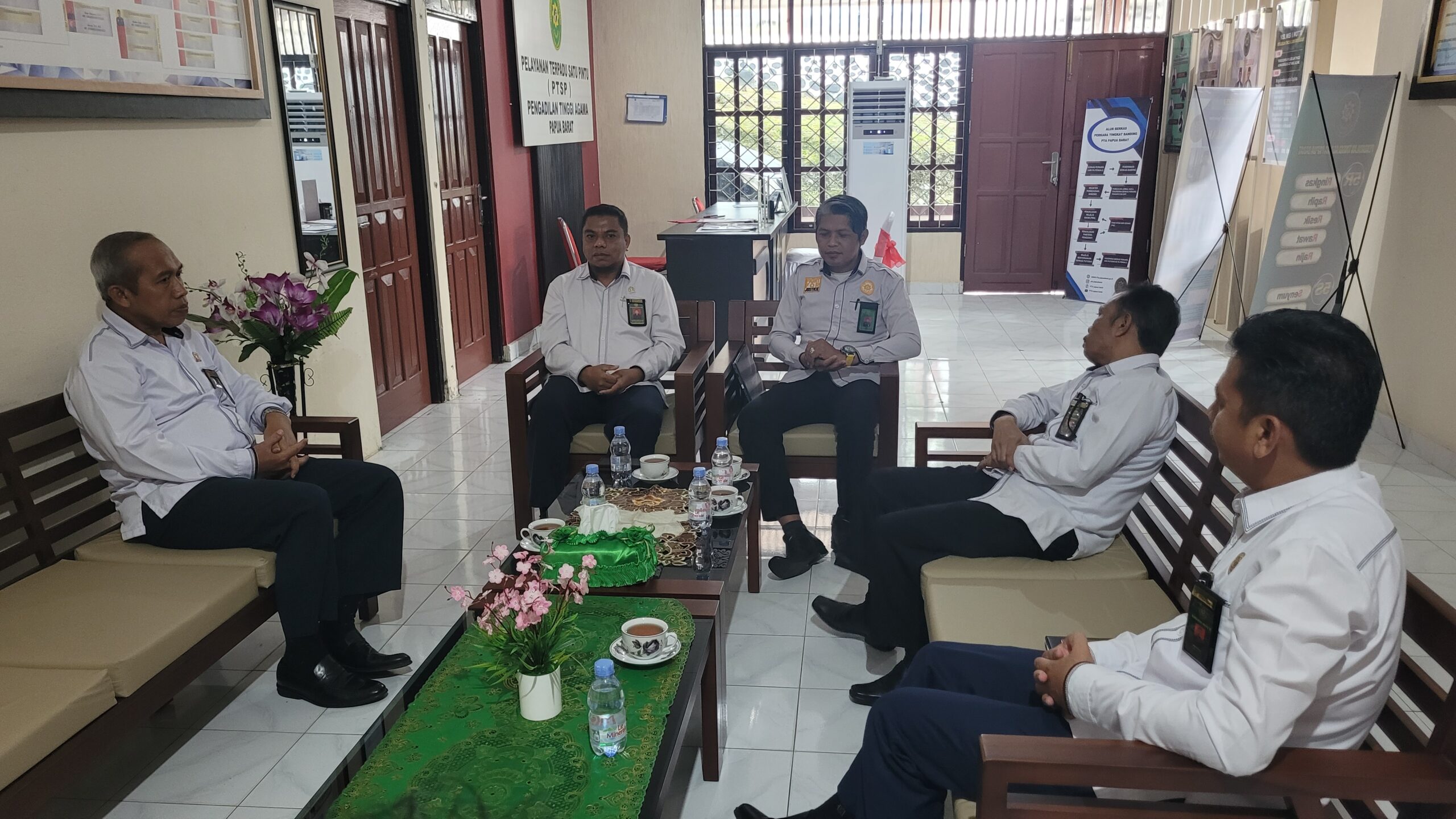 Kunjungan PA Manokwari Dalam Rangka Koordinasi Pengembangan Aplikasi Pelayanan Publik SIKASUARI