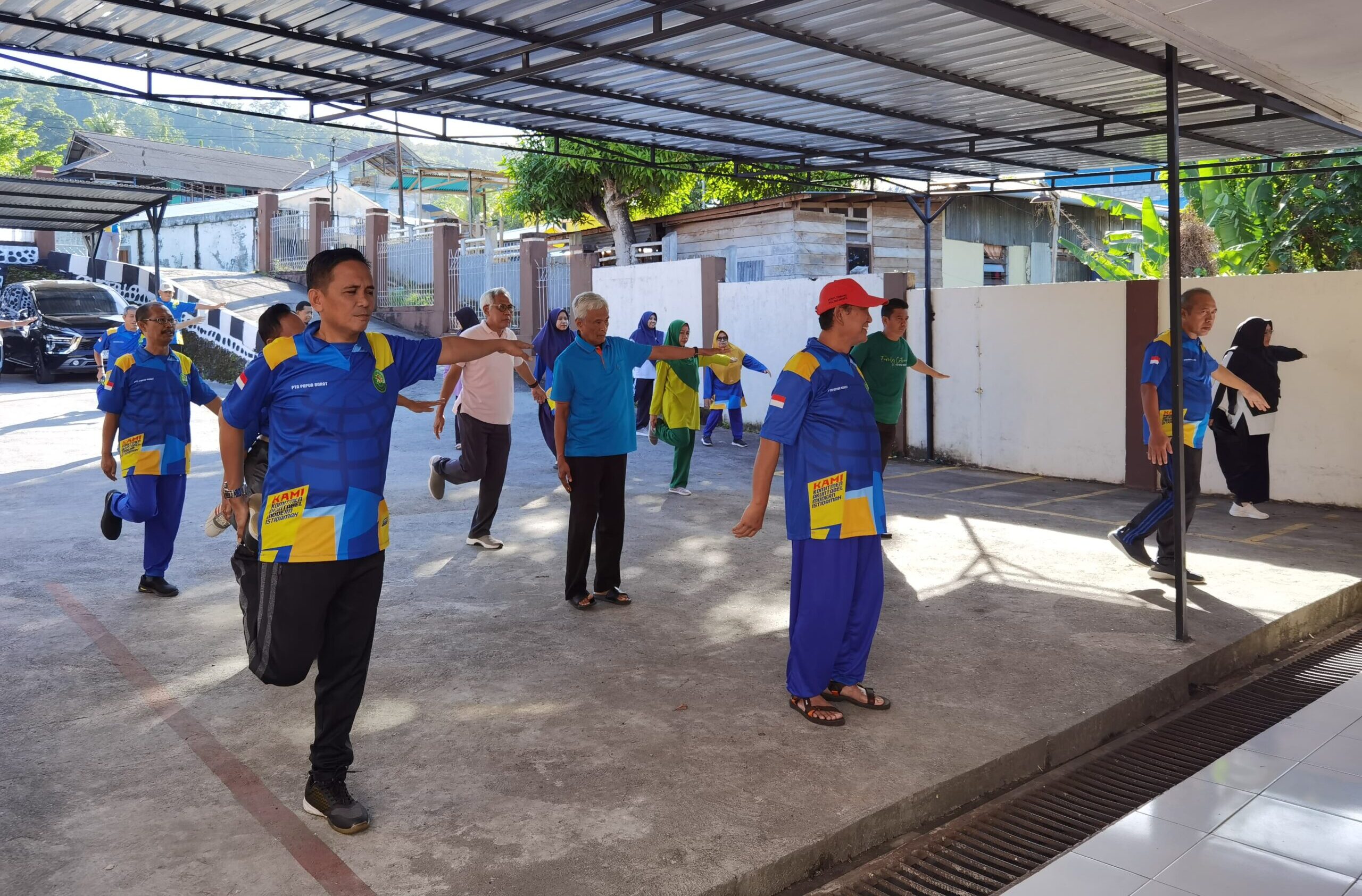 Jumat Sehat, Aparatur PTA Papua Barat Melakukan kegiatan Senam Bersama