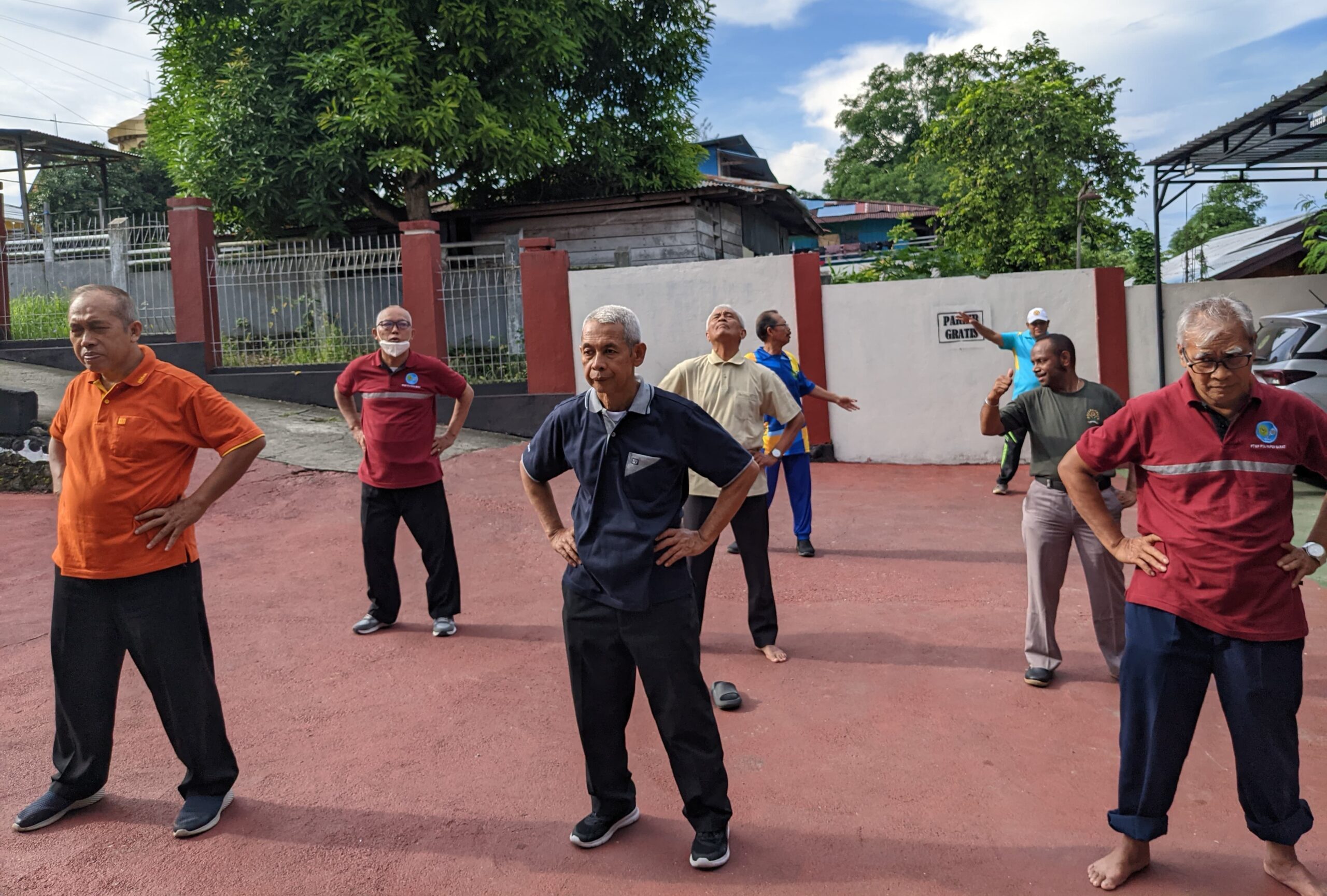 Jumat Sehat (5/7), Aparatur PTA Papua Barat Melakukan Kegiatan Senam Bersama