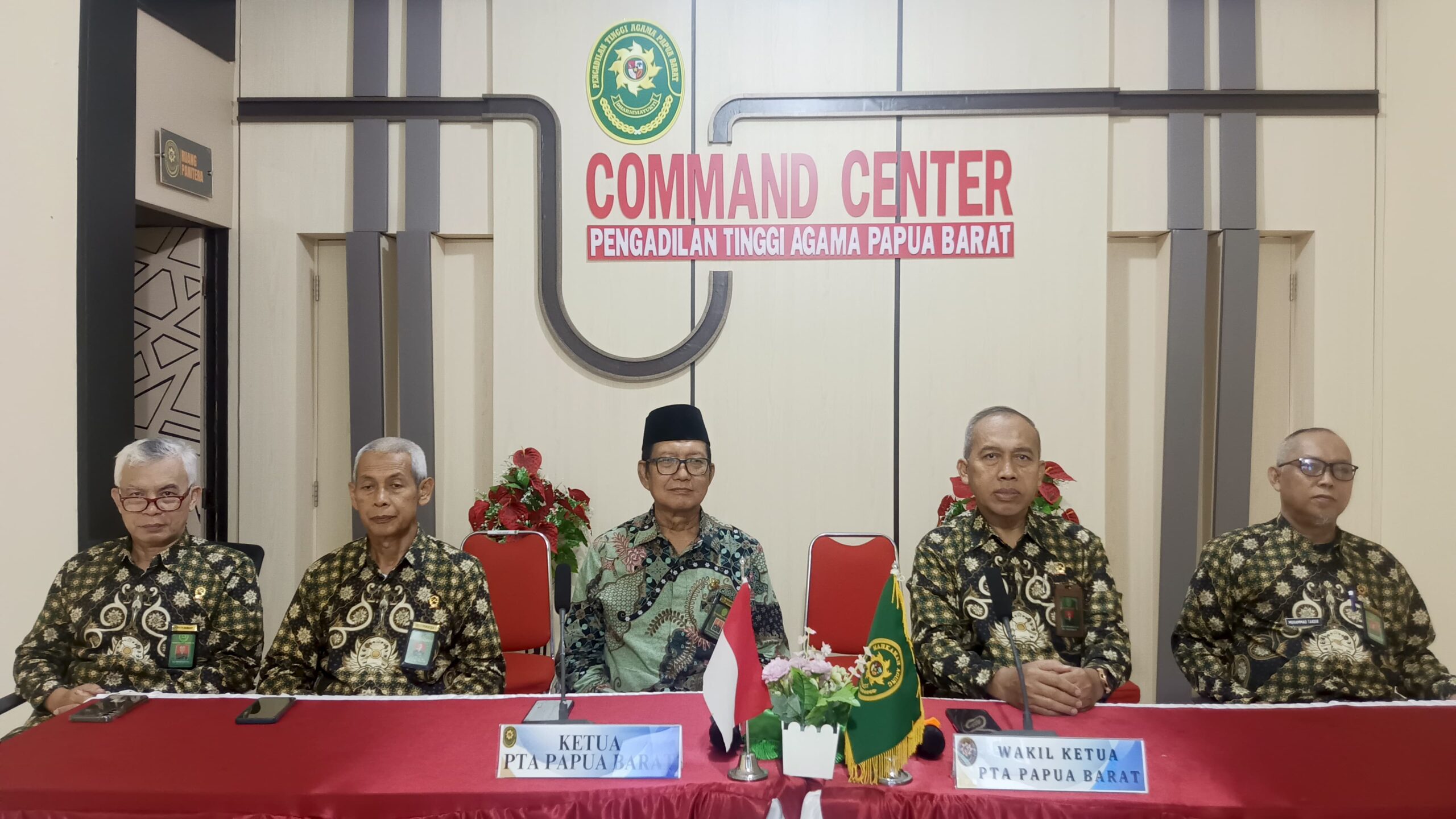 Wujudkan Peradilan Berkualitas, Hakim Tinggi PTA Papua Barat Hadiri Seminar Contempt of Court dalam Rangkaian HUT ke-72 IKAHI Secara Online