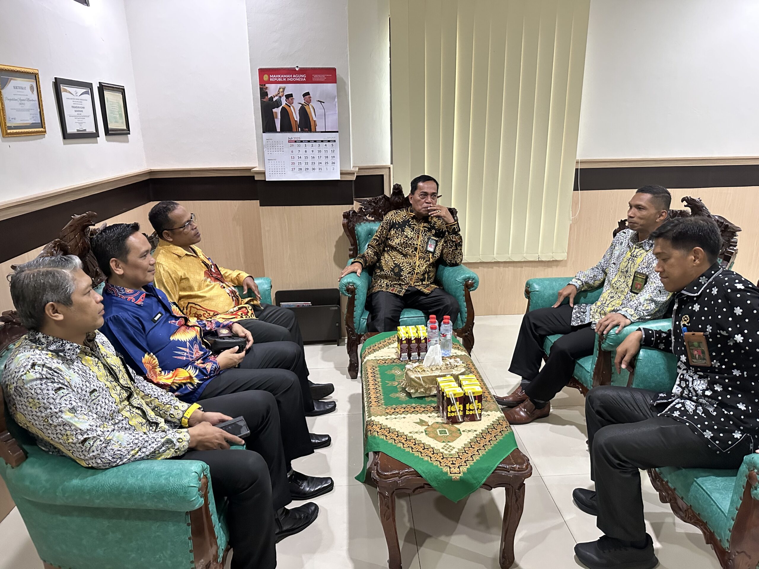 Ketua PTA Papua Barat Melakukan Kunjungan ke Pengadilan Agama Manokwari