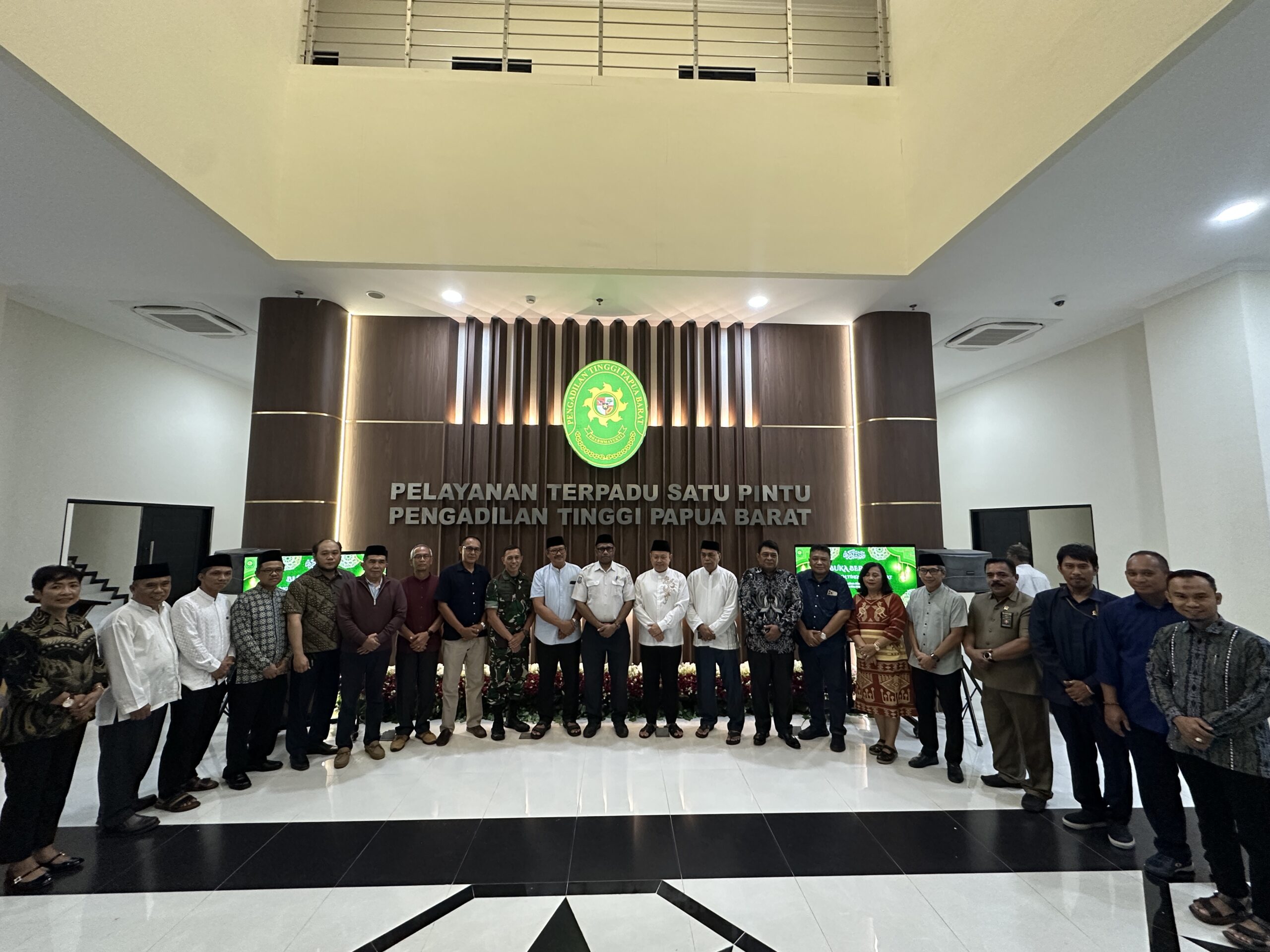 Pererat Silaturahmi di Bulan Ramadan, KPTA Papua Barat Hadiri Buka Puasa Bersama di Pengadilan Tinggi Papua Barat