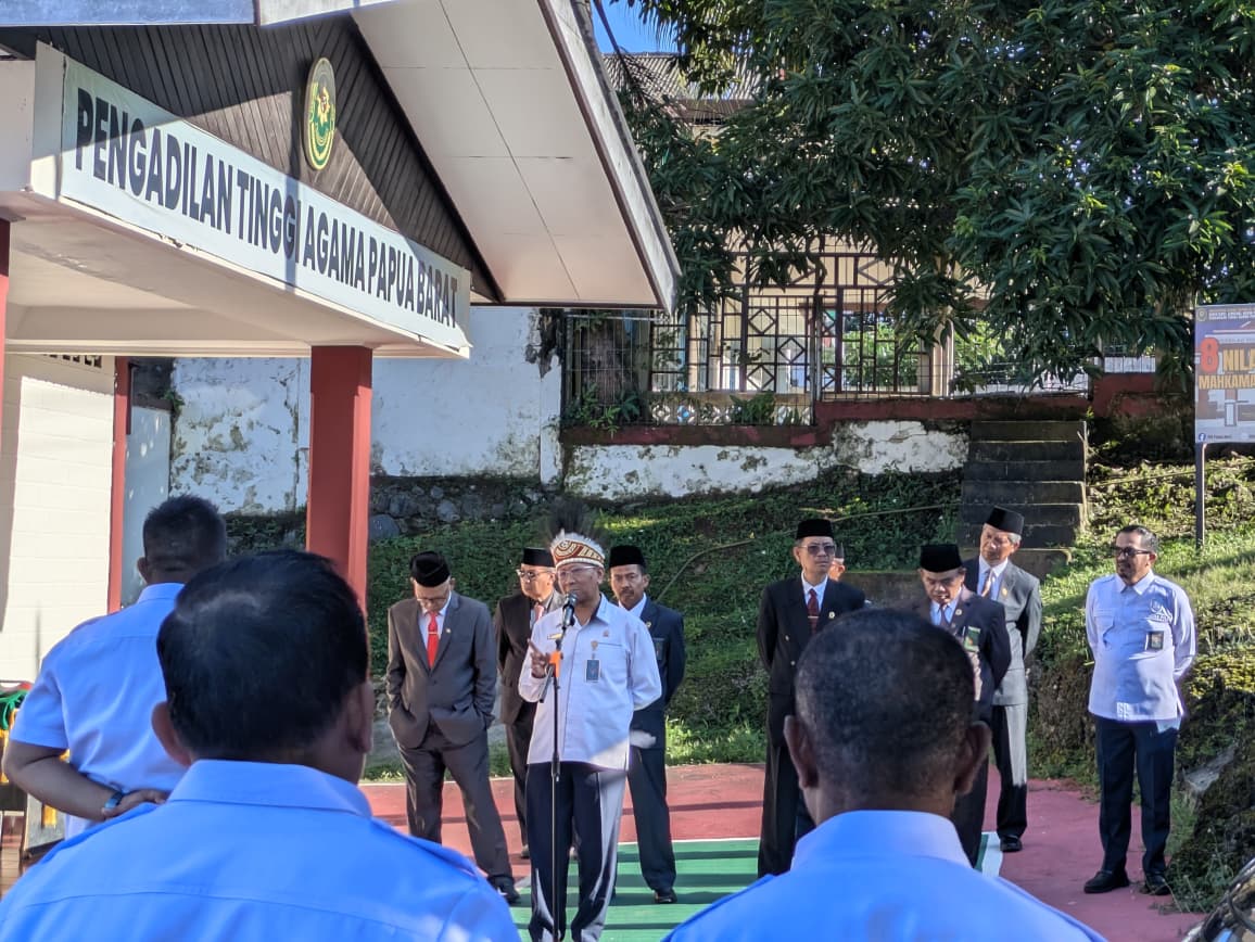 Pimpin Apel Perdana, KPTA Papua Barat YM Dr. H. Acep Saifuddin, S.H., M.Ag. Kobarkan Semangat Disiplin dan Penataan Ulang Zona Integritas