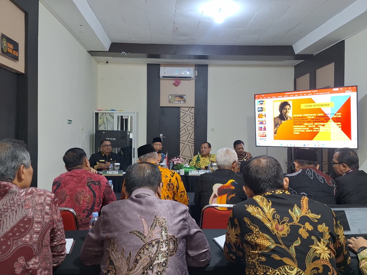 Ketua PTA Papua Barat Pimpin Rapat Internalisasi Pembangunan Zona Integritas Menuju WBK