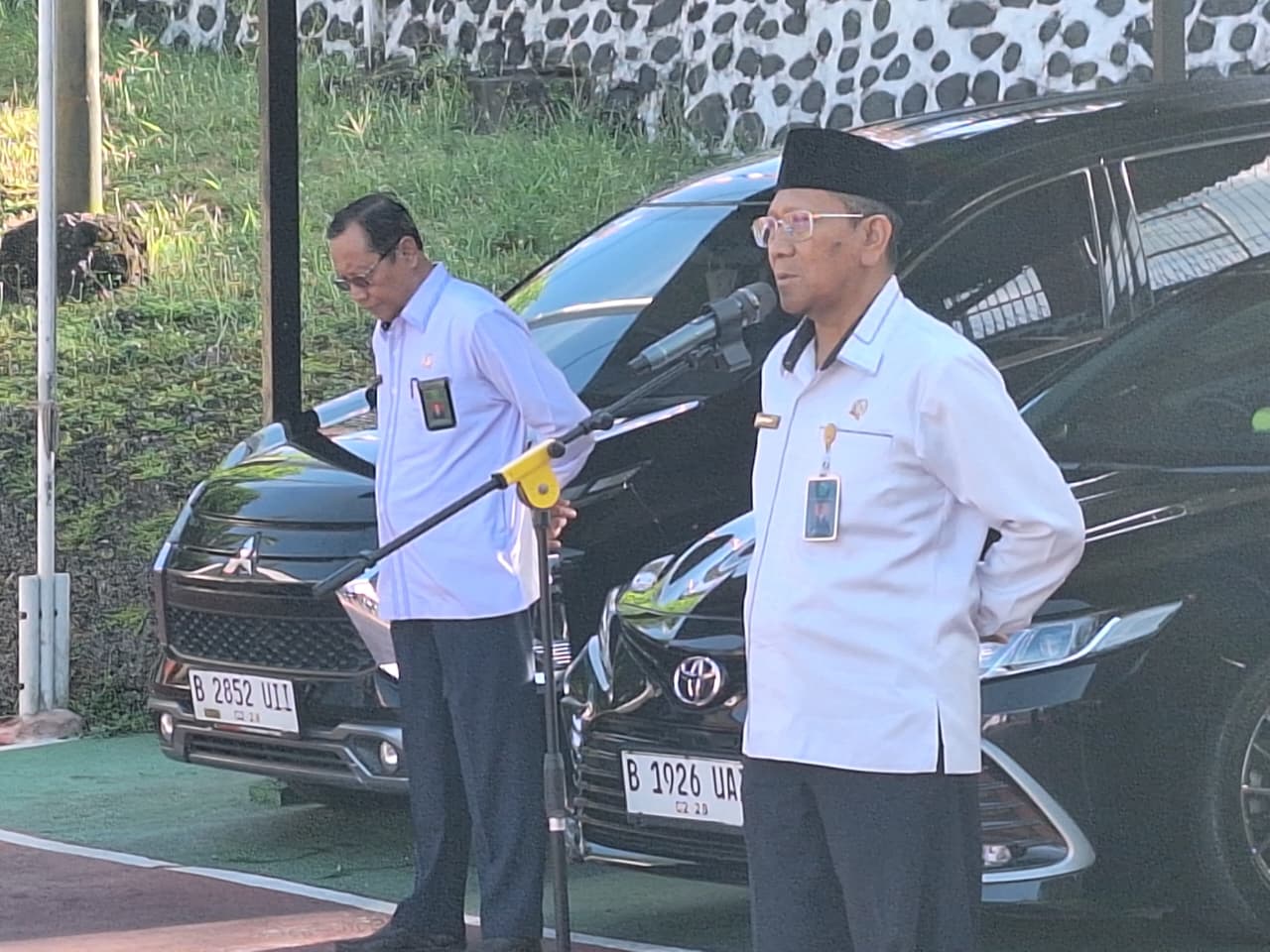 Ketua PTA Papua Barat Pimpin Apel Senin Pagi, Tekankan Pentingnya Menjunjung Tinggi Integritas