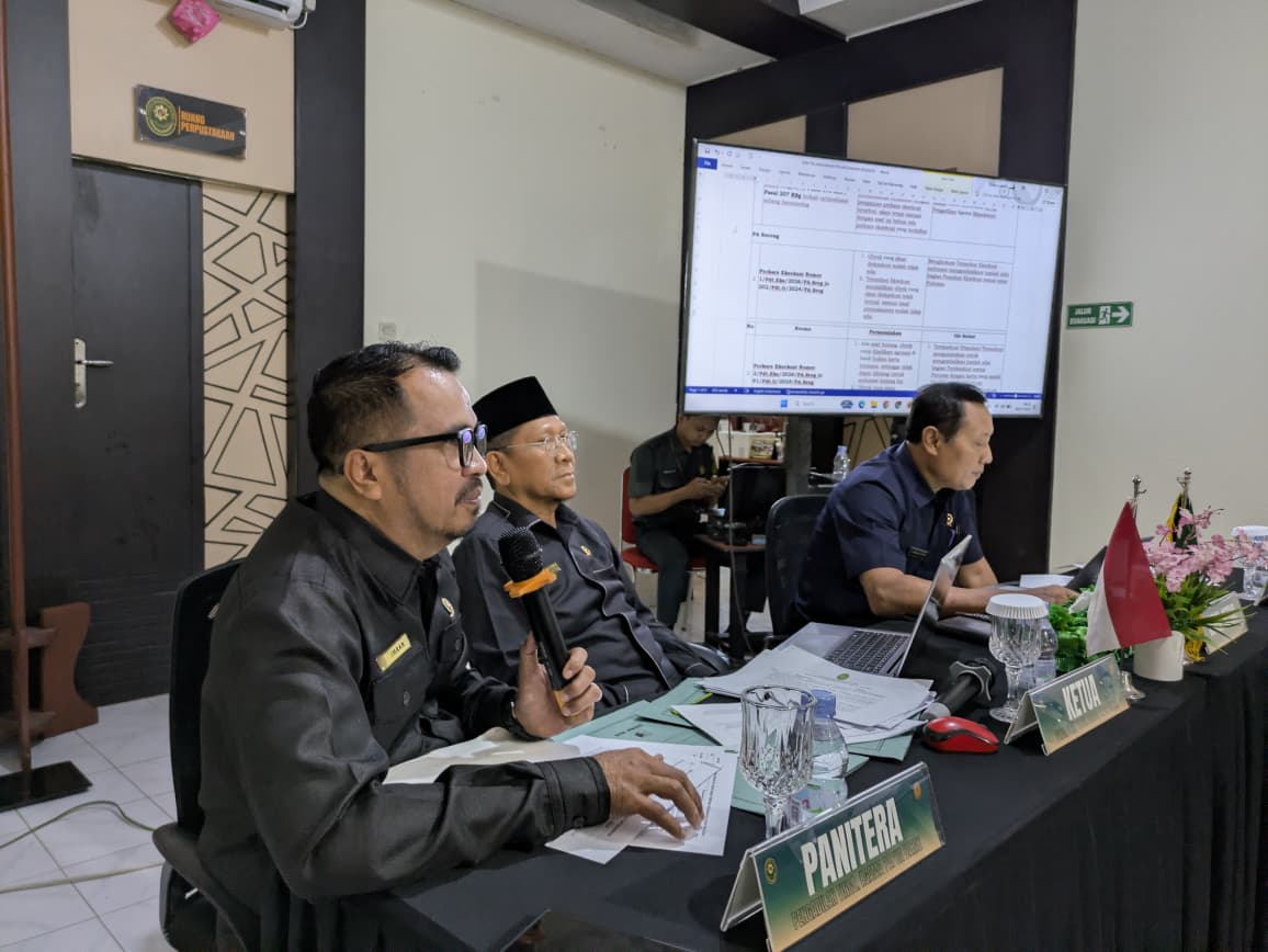 Selesaikan Hambatan Hukum, Ketua PTA Papua Barat Pimpin Rapat Pembahasan DIM Surat Tercatat dan Eksekusi Peradilan Agama