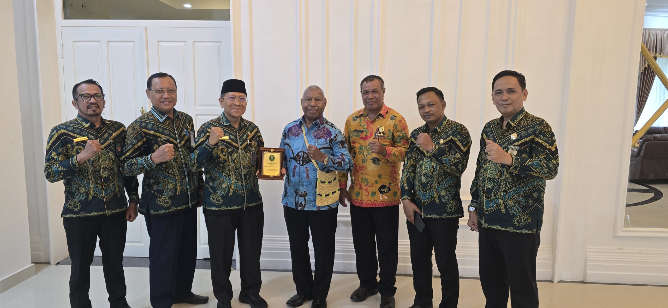 Pimpinan PTA Papua Barat Laksanakan Silaturahmi dengan Gubernur Papua Barat