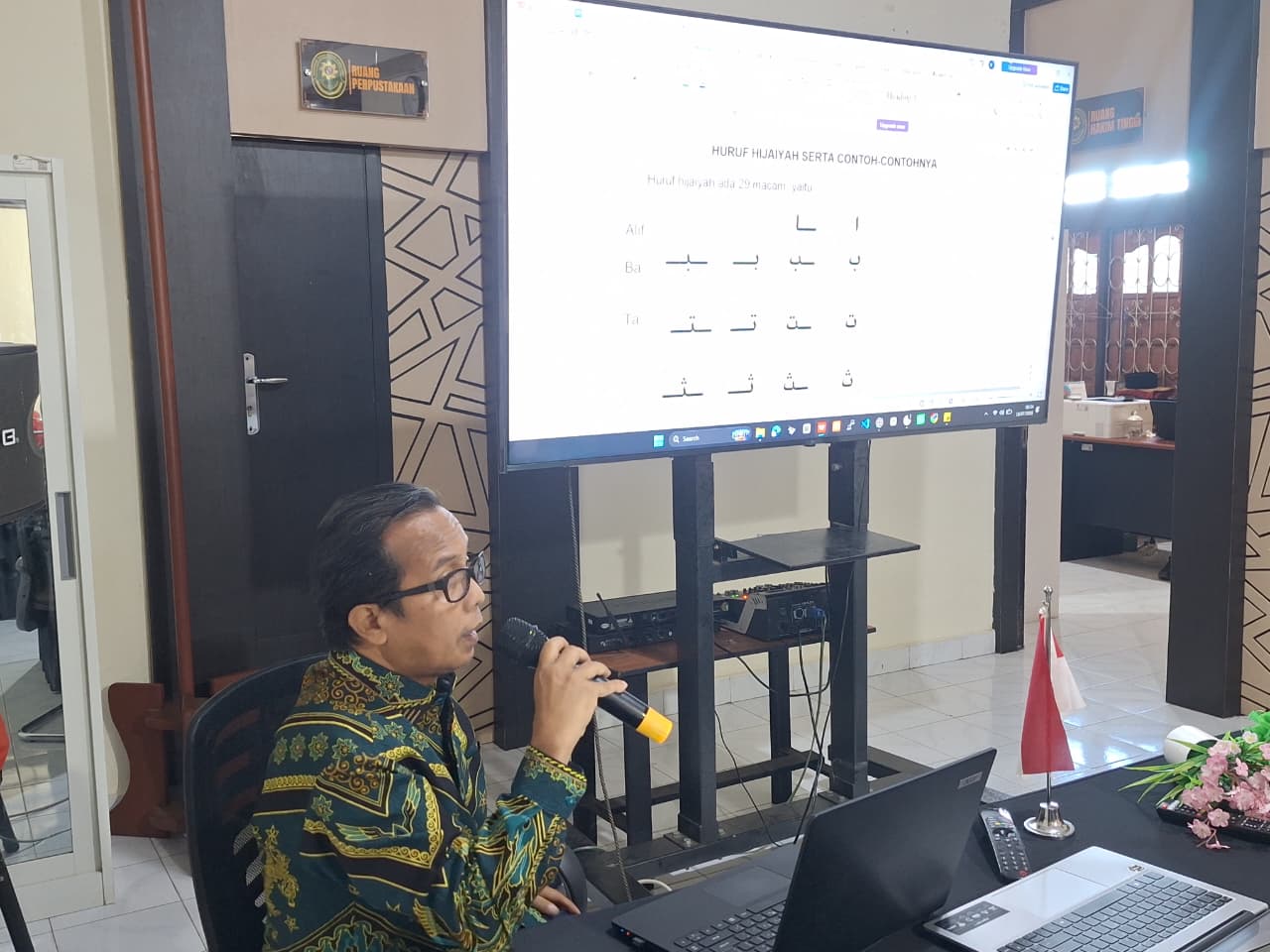 Perkuat Mental Spiritual Pegawai, PTA Papua Barat Laksanakan Kegiatan Rutin Bimbingan Pembacaan Al-Quran