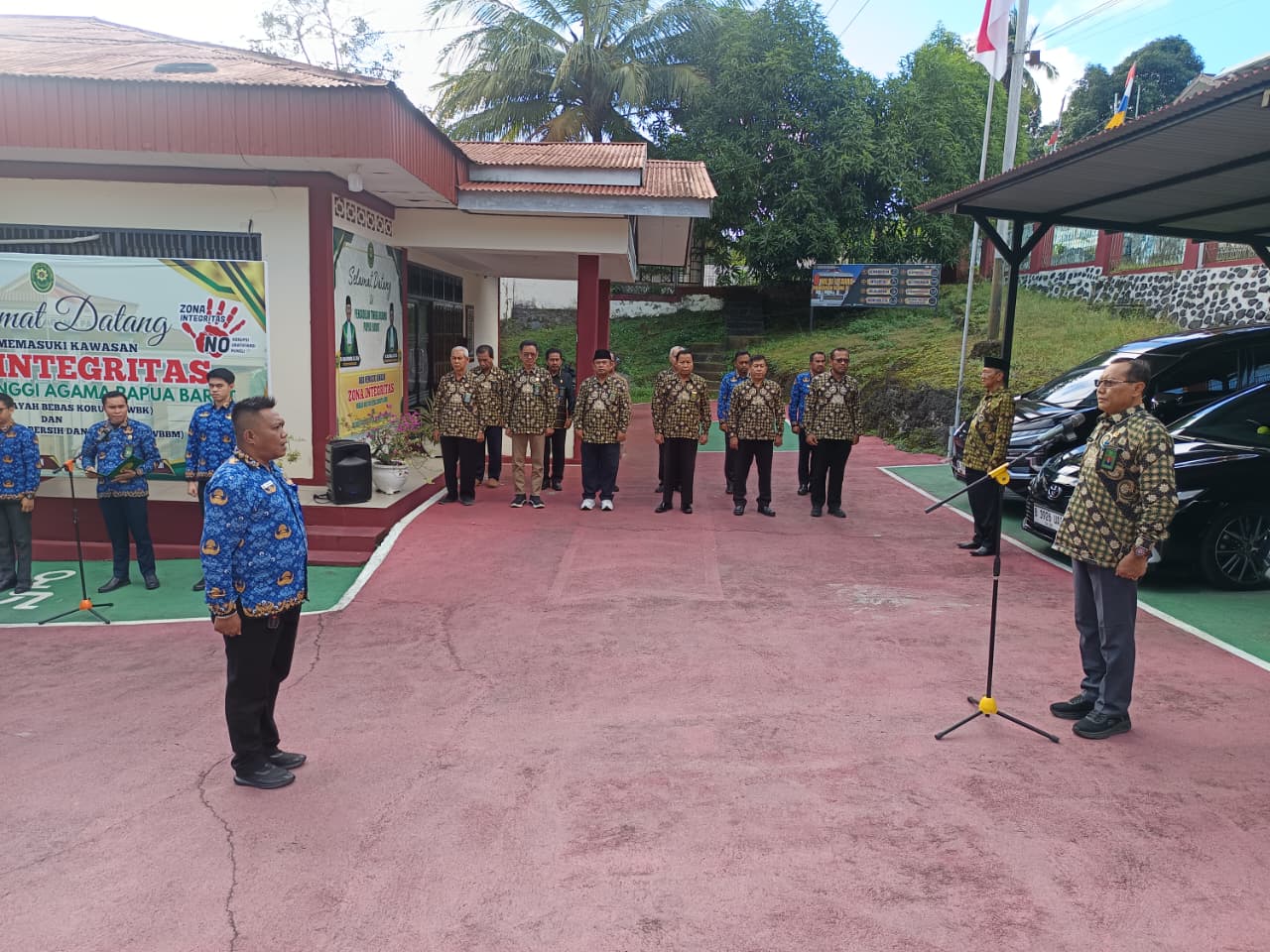 Pesan Penting Wakil Ketua PTA Papua Barat di Apel Sore: Apresiasi Kinerja dan Integritas Jangan Pernah Luntur!